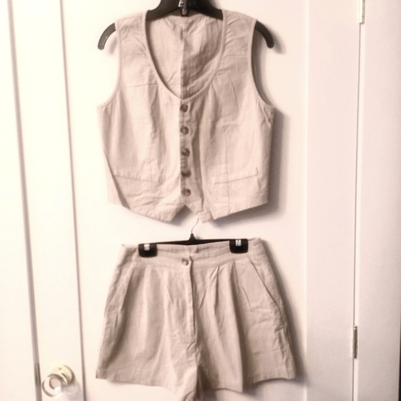 SHEIN Vacay vest and shorts set size medium colour tan - Picture 3 of 4
